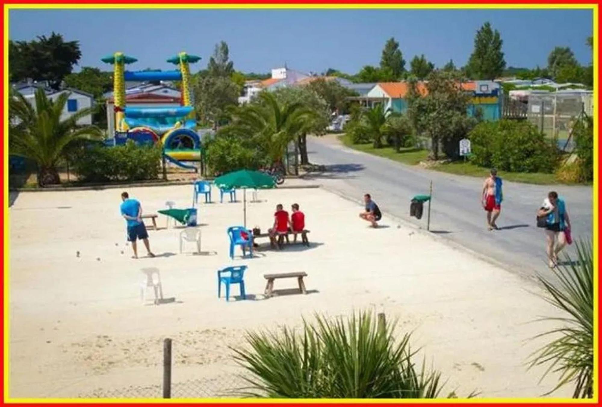 Bungalow De 2 Chambres Avec Piscine Partagee Sauna Et Terrasse A Saint Denis D'Oleron A 1 Km De La Plage Esterno foto