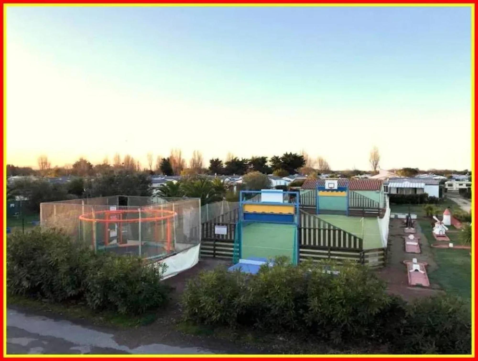 Bungalow De 2 Chambres Avec Piscine Partagee Sauna Et Terrasse A Saint Denis D'Oleron A 1 Km De La Plage Esterno foto